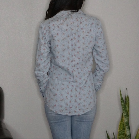 Kiss & Cry Light Blue Floral Linen Chambray Snap Button Shirt Size M - Picture 2 of 8